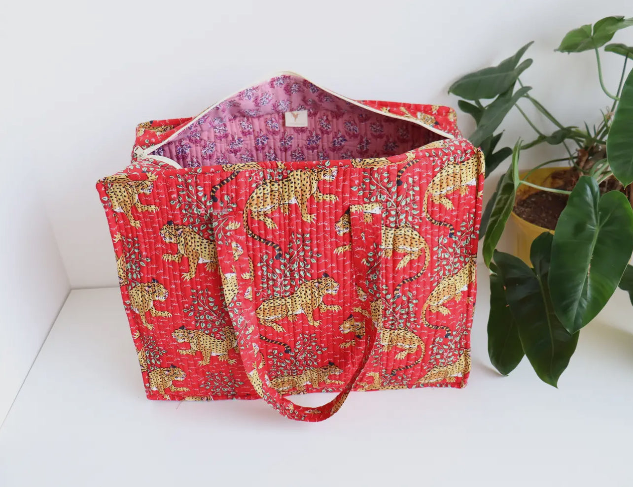 FLORAL QUILTED TOTE XL- RED LEOPARD