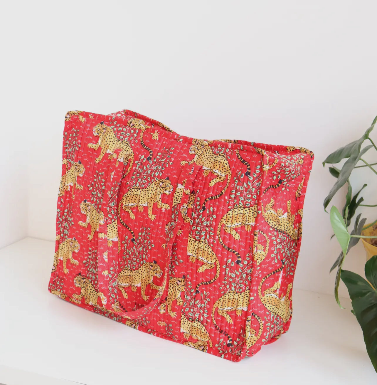 FLORAL QUILTED TOTE XL- RED LEOPARD