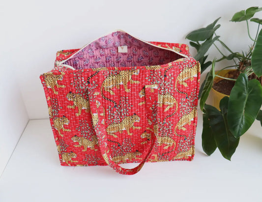 FLORAL QUILTED TOTE XL- RED LEOPARD